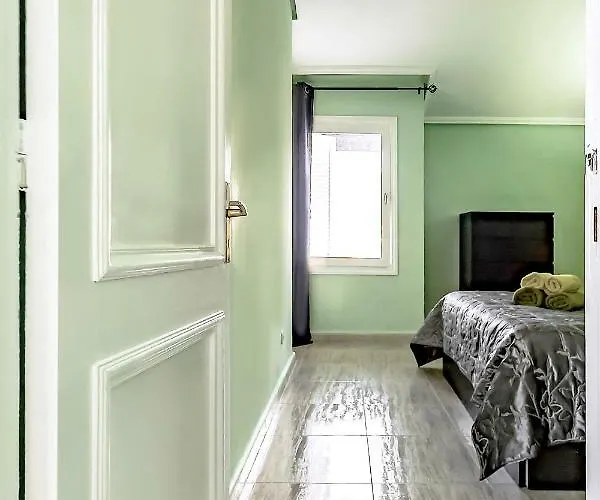 Calle Madrid Адехе