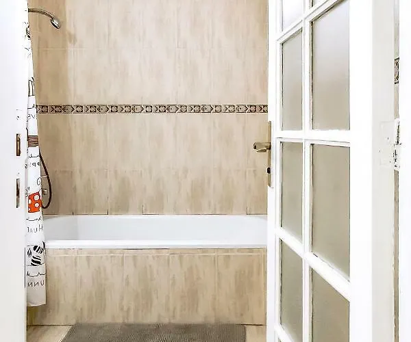 Calle Madrid Адехе